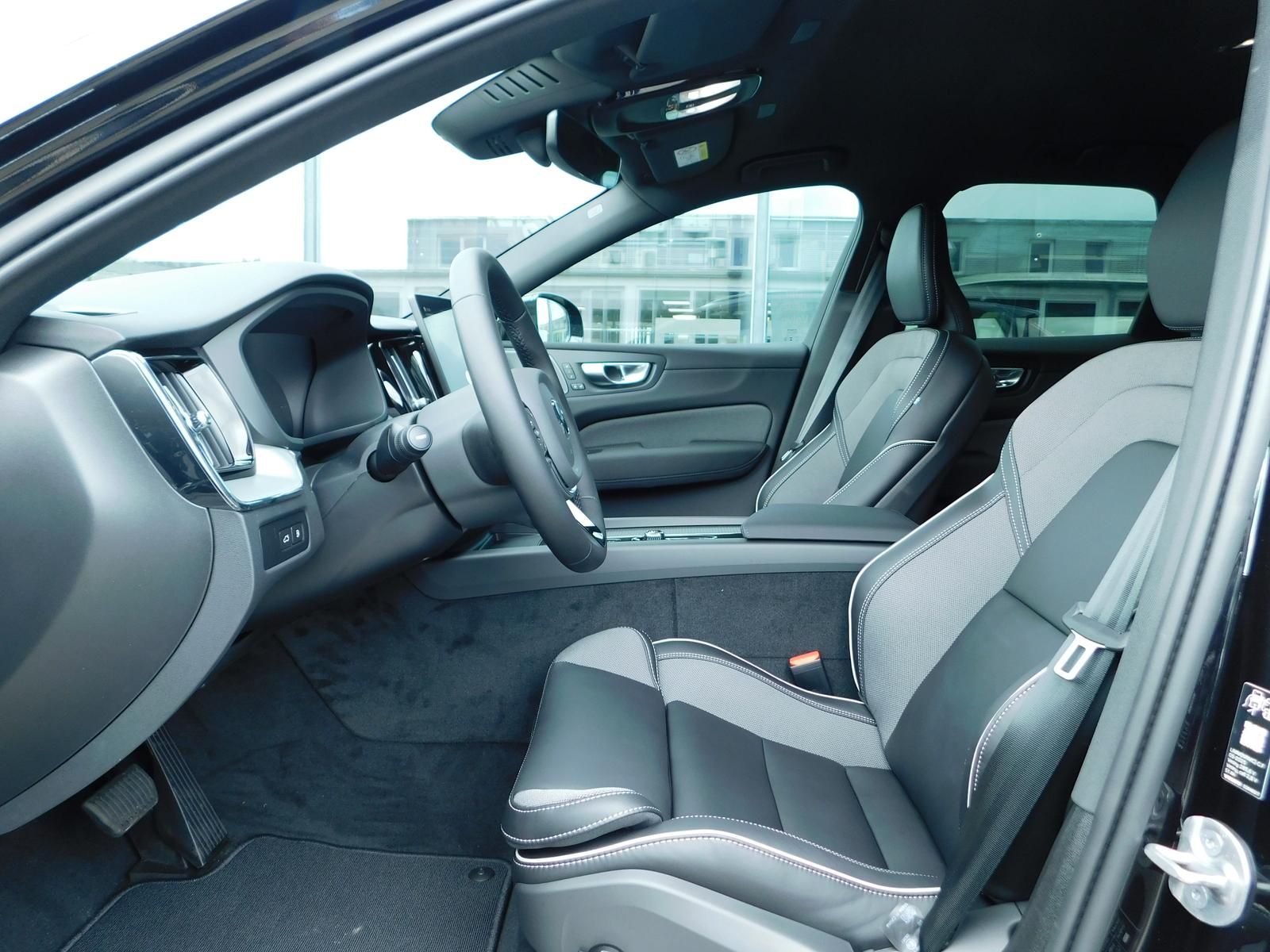 Fahrzeugabbildung Volvo XC60 T6 AWD Plus Black Edition