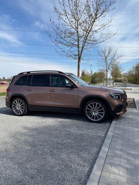 Image of Mercedes-Benz GLB 200