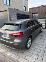 Mercedes-Benz A 180 - Kompaktlimousine - Mercedes-Benz A 180: Kleinwagen