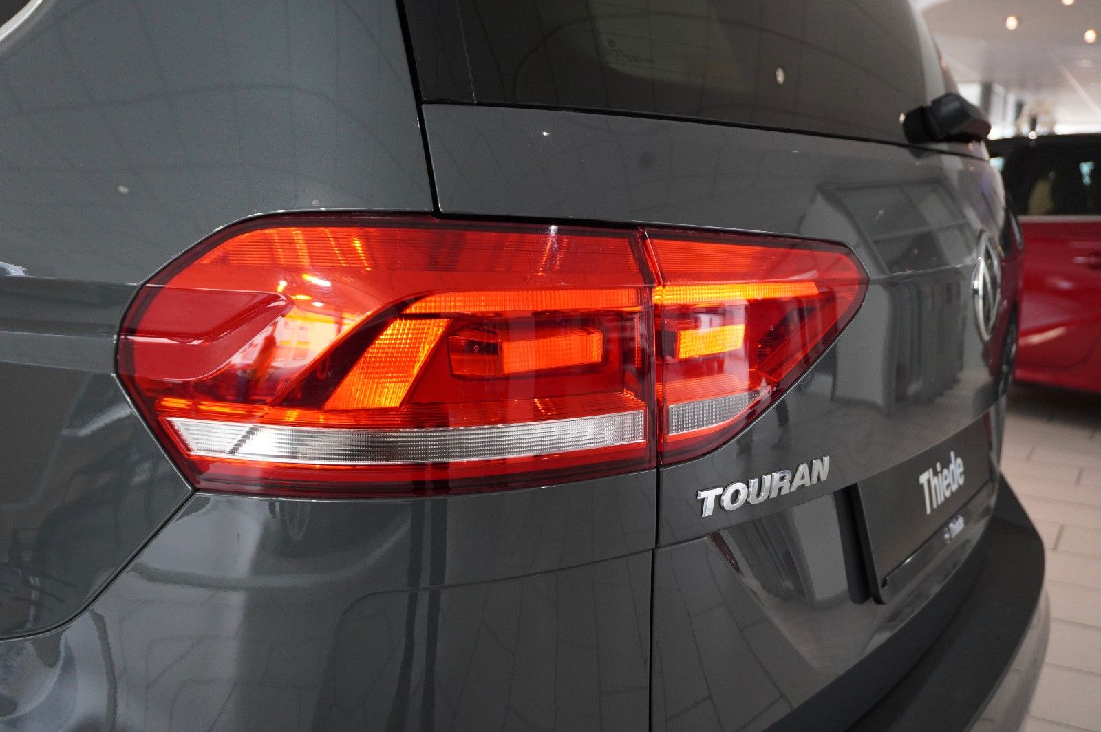 Fahrzeugabbildung Volkswagen Touran 1.5 TSI COMFORTL. DSG 7-SITZE NAVI/SH/DAB