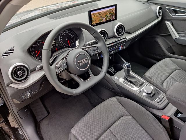 Q2 S line 35 TFSI S tronic AHK/Matrix/NAVI