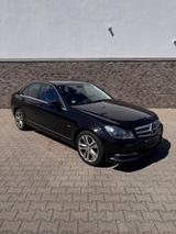 Mercedes-Benz 220 - Mercedes-Benz 220 mit Diesel-Antrieb