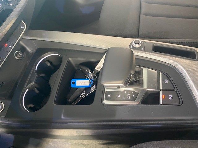 Fahrzeugabbildung Audi A4 Avant 40 TFSI QUATTRO NAVI/LED/KAMERA/SHZ/AHK