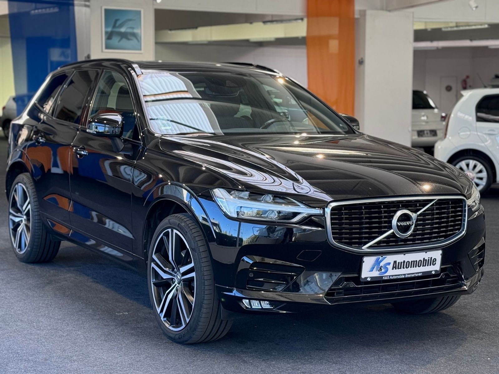 Volvo XC 60 R Design D4*LED*LEDER*H&K*MEMORY*KAM*PANO*