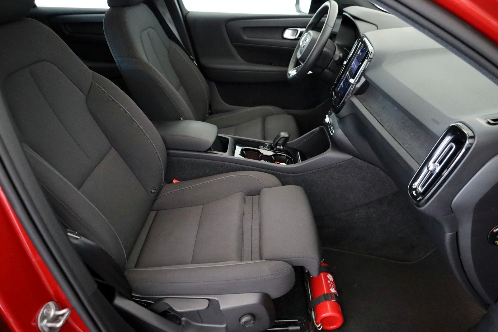 Fahrzeugabbildung Volvo C40 Core Recharge,Navi,LED,SH,Kamera,Panorama