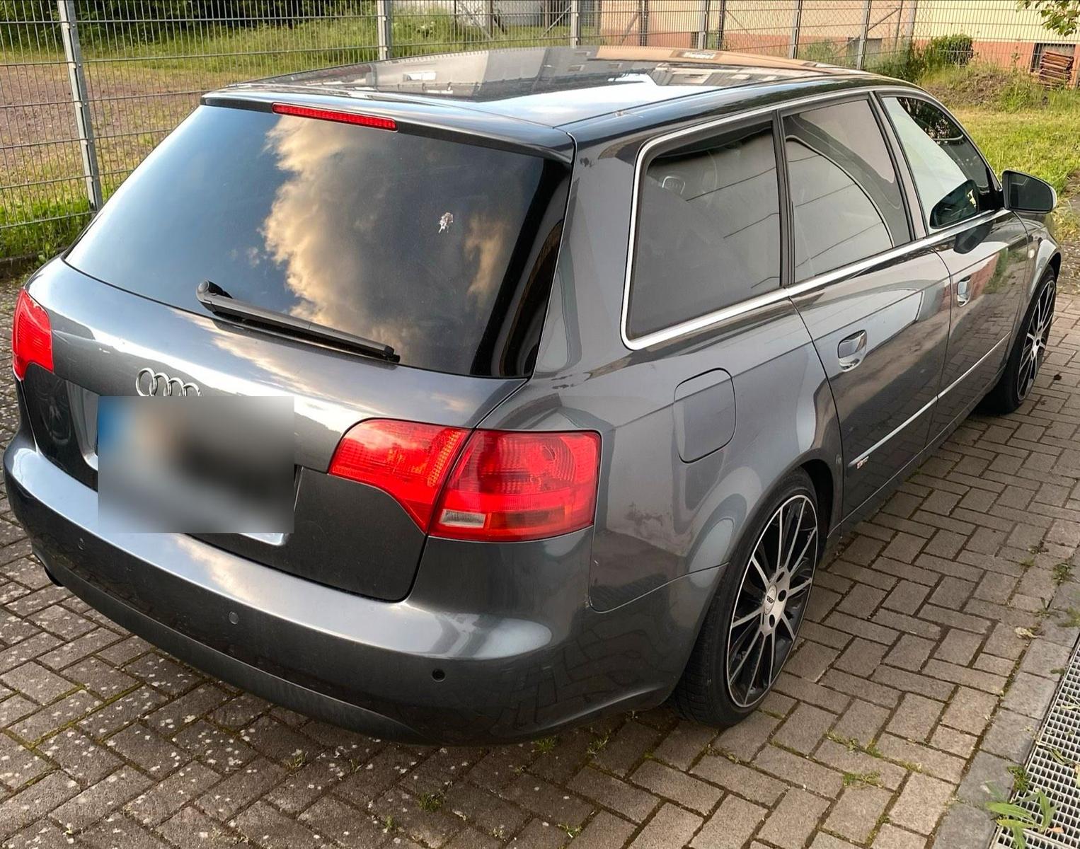 Audi A4 2005 — rear view