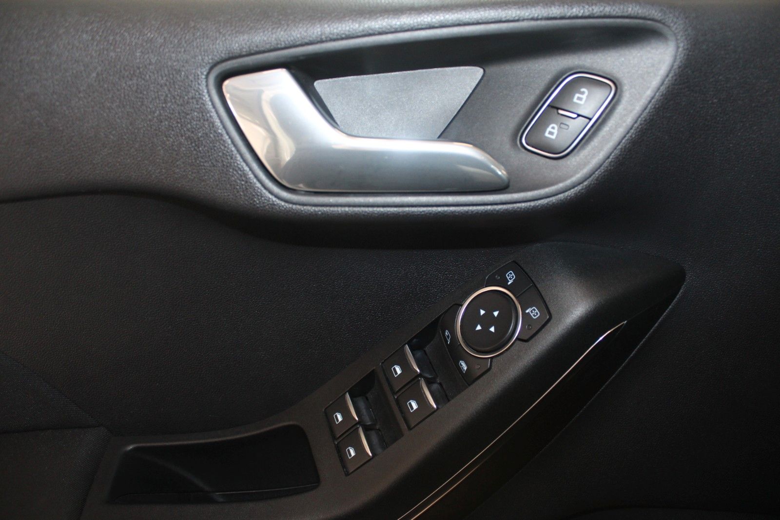 Fahrzeugabbildung Ford Fiesta ST-Line X LED NAVI B&O DAB WinterPaket
