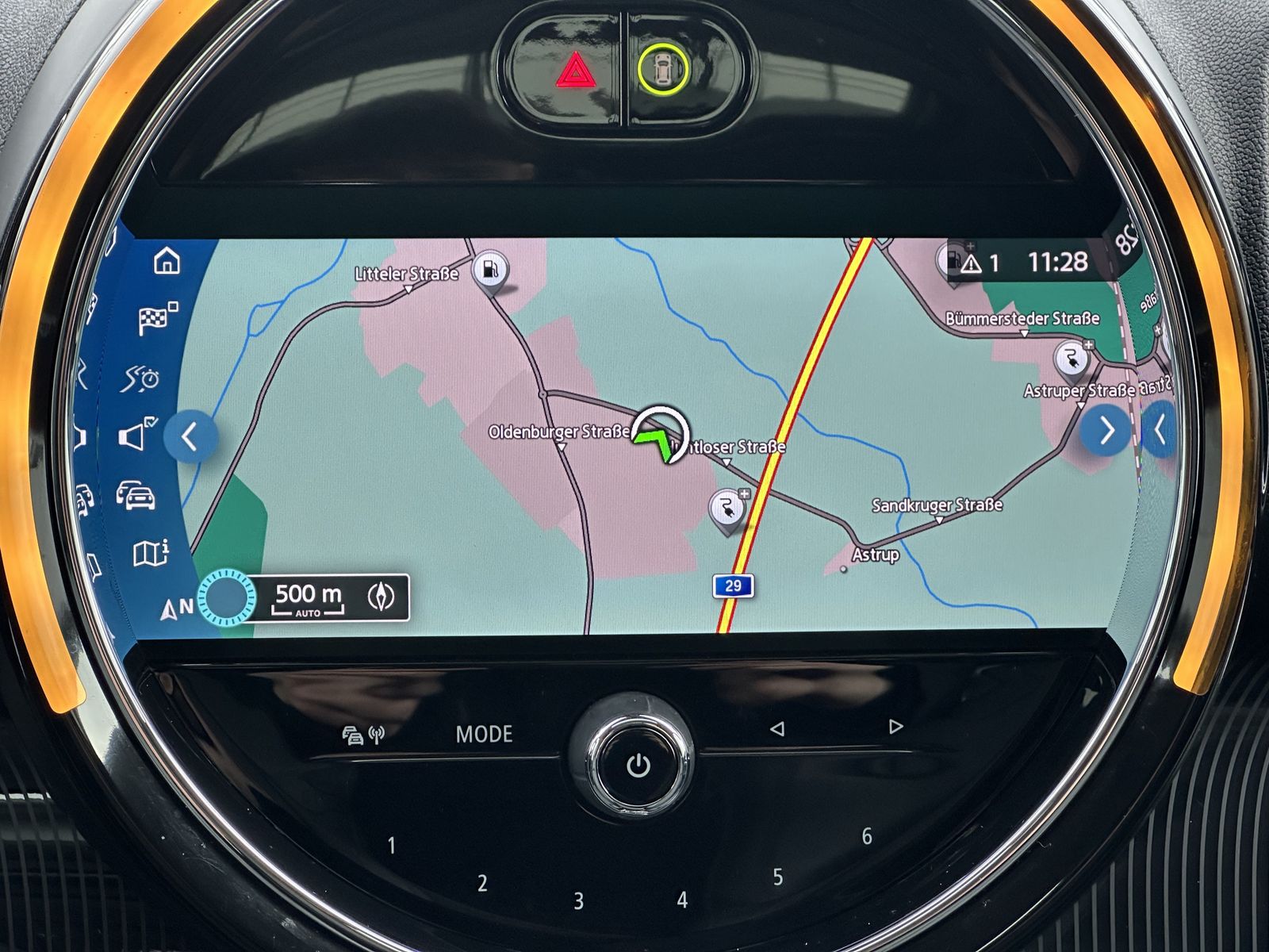 Fahrzeugabbildung MINI Cooper SE Countryman All4 NAV+LED+PANO+KAM+18ZO