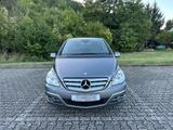 Mercedes-Benz Mercedes Benz B 160 Sportpaket Automatik AHK - Mercedes-Benz B 160 von privat