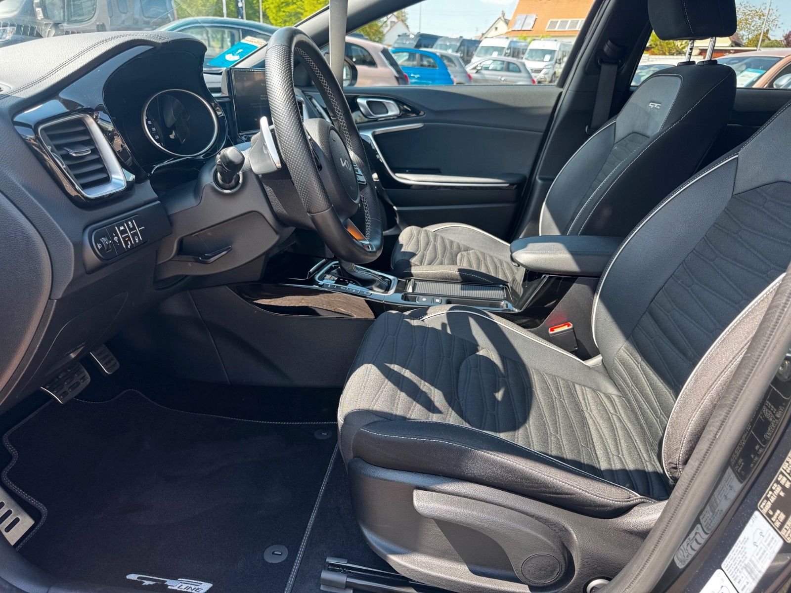 Fahrzeugabbildung Kia CEED 1.5T DCT7 GTL BENZIN 160 PS KAMERA NAVI