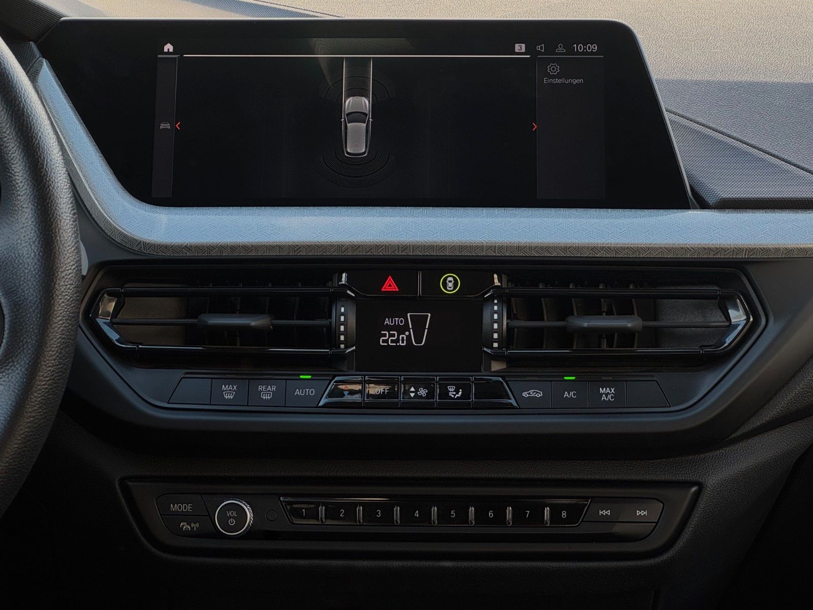 Fahrzeugabbildung BMW 118i F40 Advantage LCProf Navi Temp PDC LED DAB