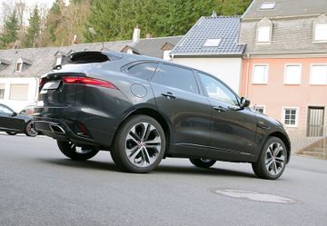 Jaguar F-PACE D300 R-Dynamic SE AWD*Pano,Kamera,Sitzhz.