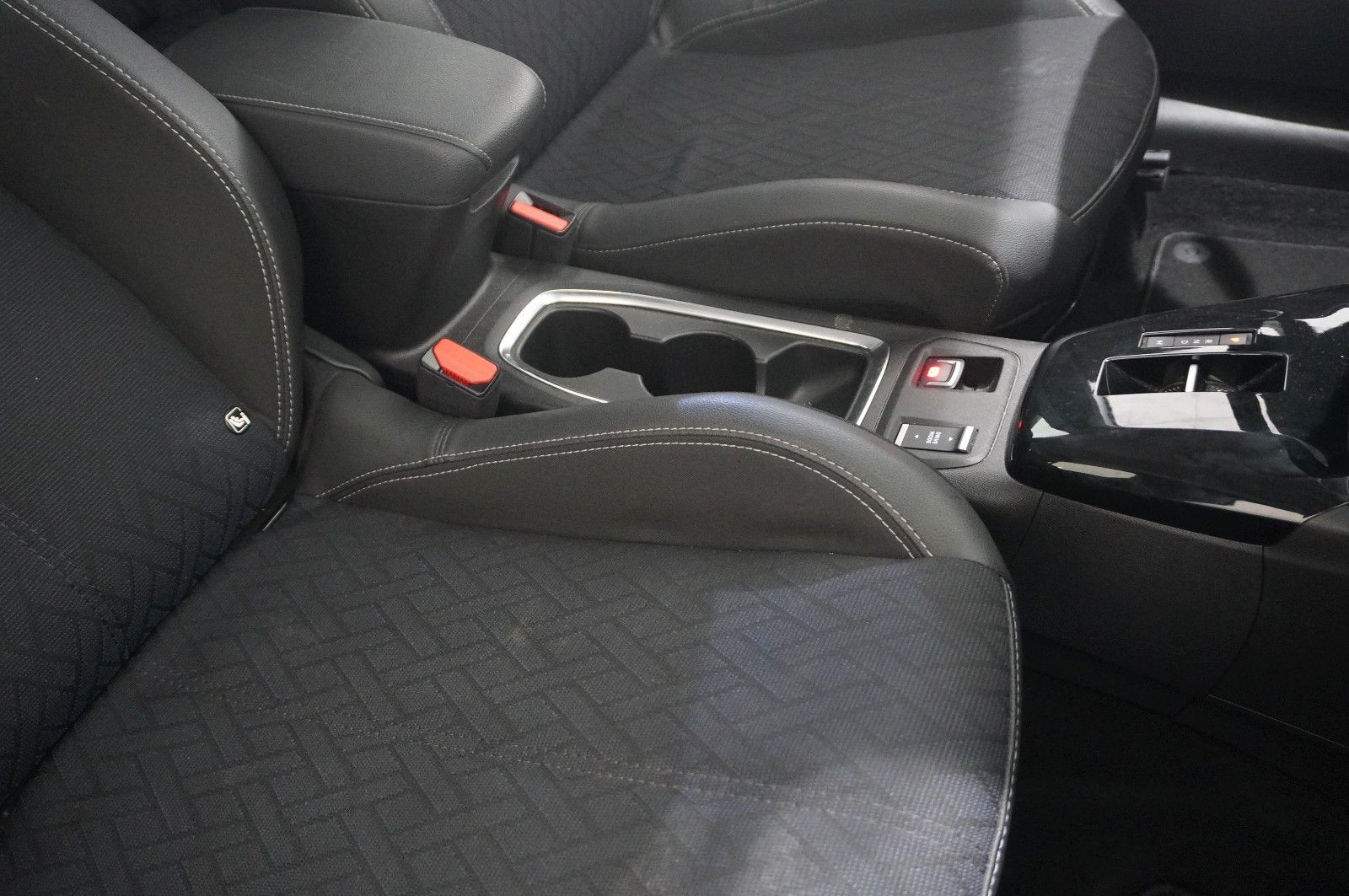 Fahrzeugabbildung Opel Corsa F 1.2T ELEGANCE NAVI/LED/KAMERA/SPORT/DAB+