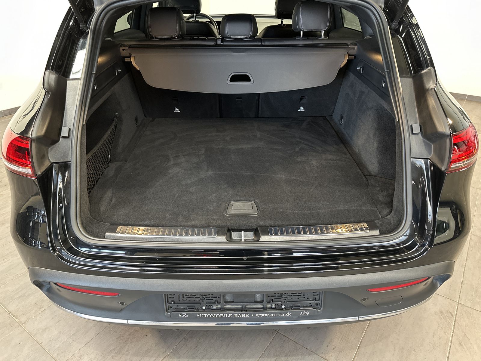 Fahrzeugabbildung Mercedes-Benz EQC 400 4Matic AMG-Line NAV+LED+19ZO+KEYLESS+1HD