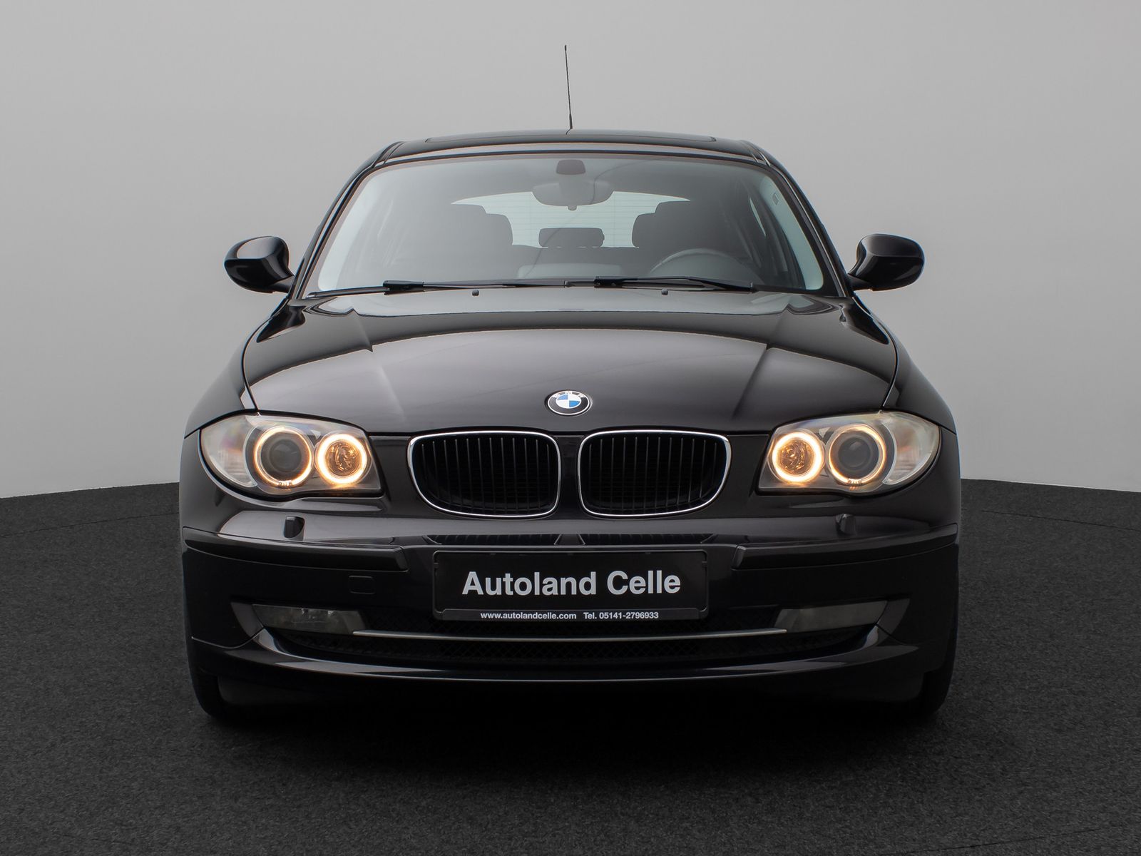 Fahrzeugabbildung BMW 118d Glasdach Navi Sitzhzg Xenon PDC 8Fach