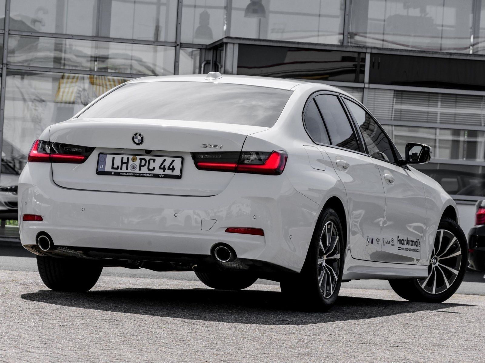 BMW 318i RFK NAVI LED PDC V H DAB foto 2