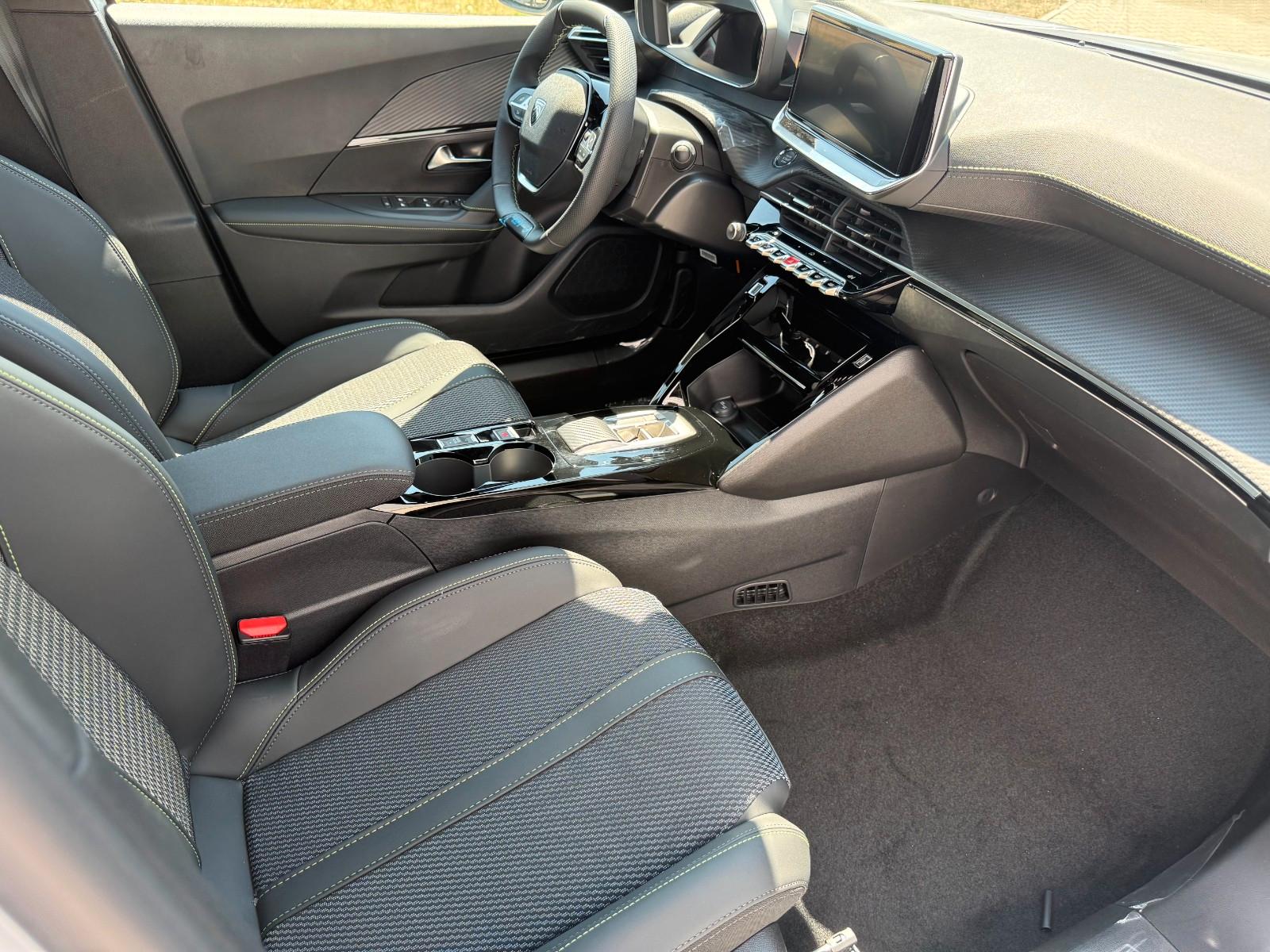 Peugeot 2008 Hybrid 145 GT