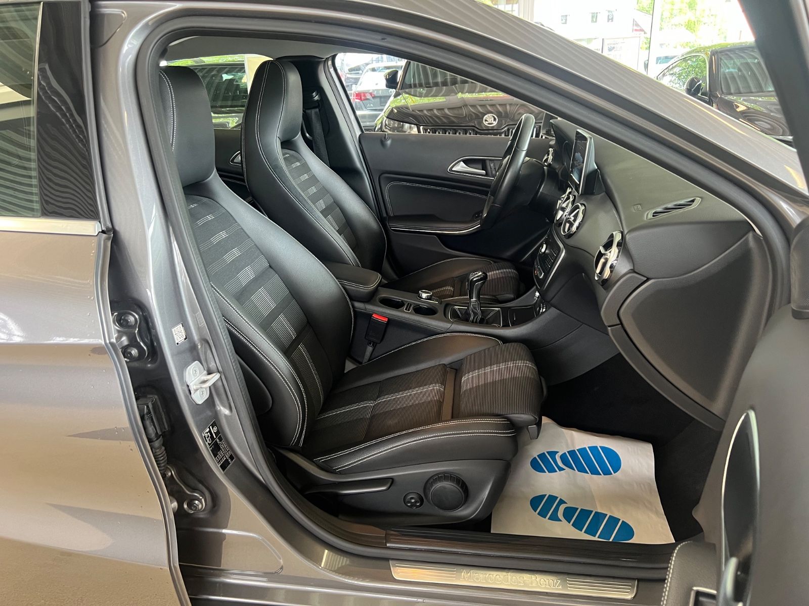 Fahrzeugabbildung Mercedes-Benz GLA 200 * SPORT-LINE URBAN * 1.HAND *