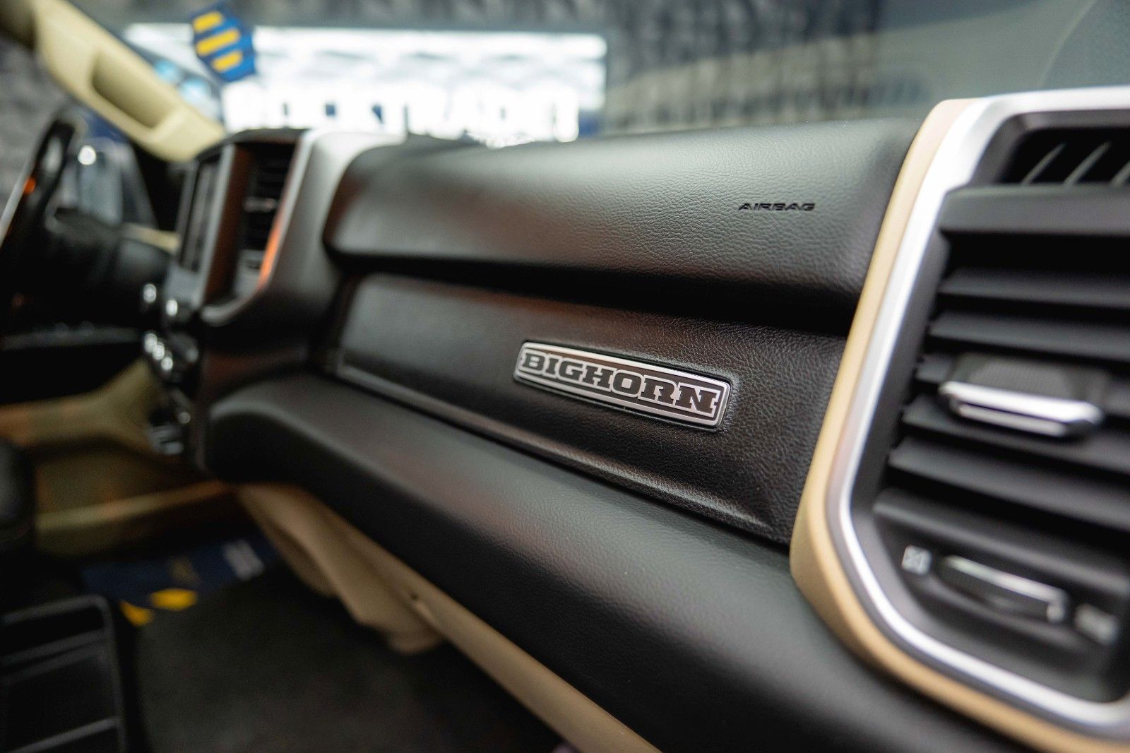 Fahrzeugabbildung Dodge RAM 5.7 V8 HEMI 4x4 OFFROAD LONGBED AXLE LOCK