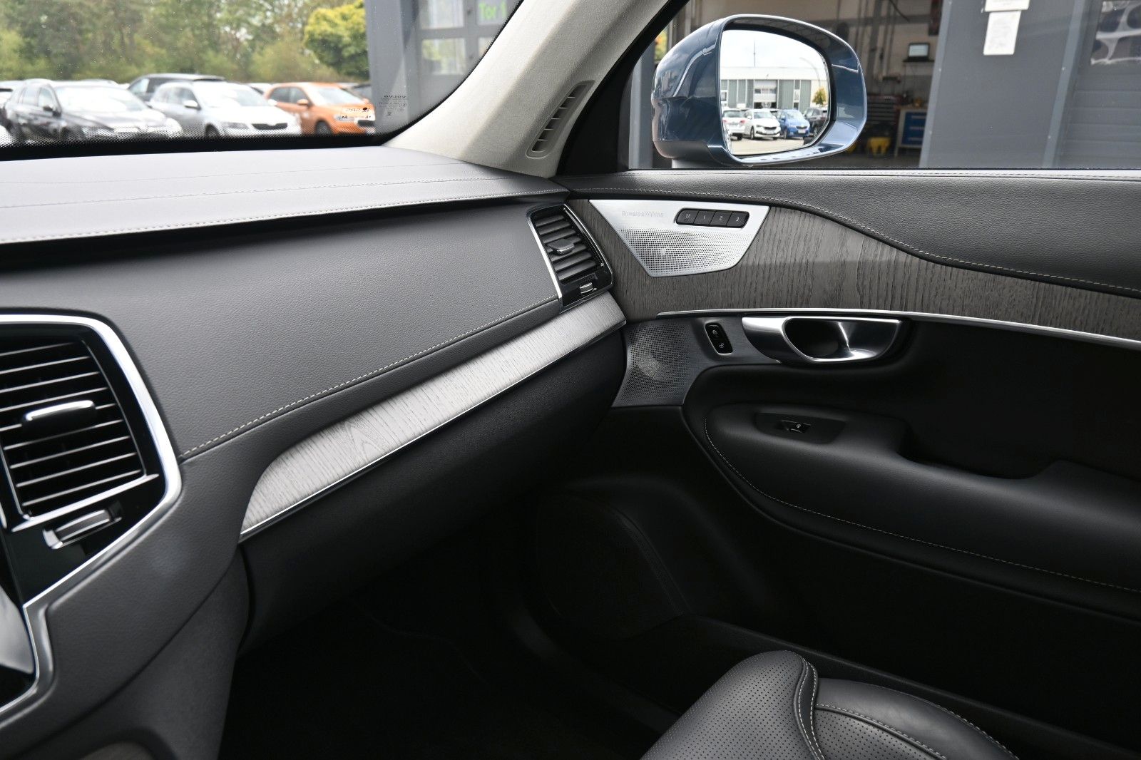 Fahrzeugabbildung Volvo XC90 T8 Ultimate Bright PHEV *AHK*MASS*B&W*LUFT*