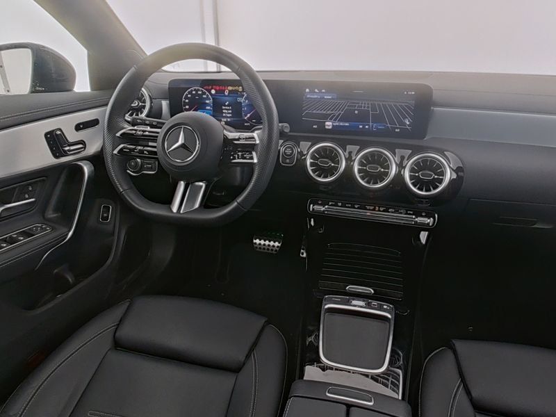 Fahrzeugabbildung Mercedes-Benz CLA 200 SB AMG*AHK*Pano*Night*HUD*MultBeam*360°*