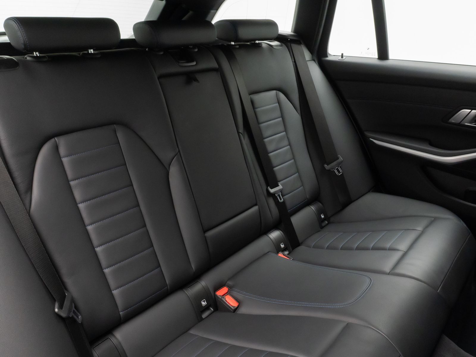 Fahrzeugabbildung BMW 318d M Sport DAB HUD CockPitPro Lordos PDC Leder