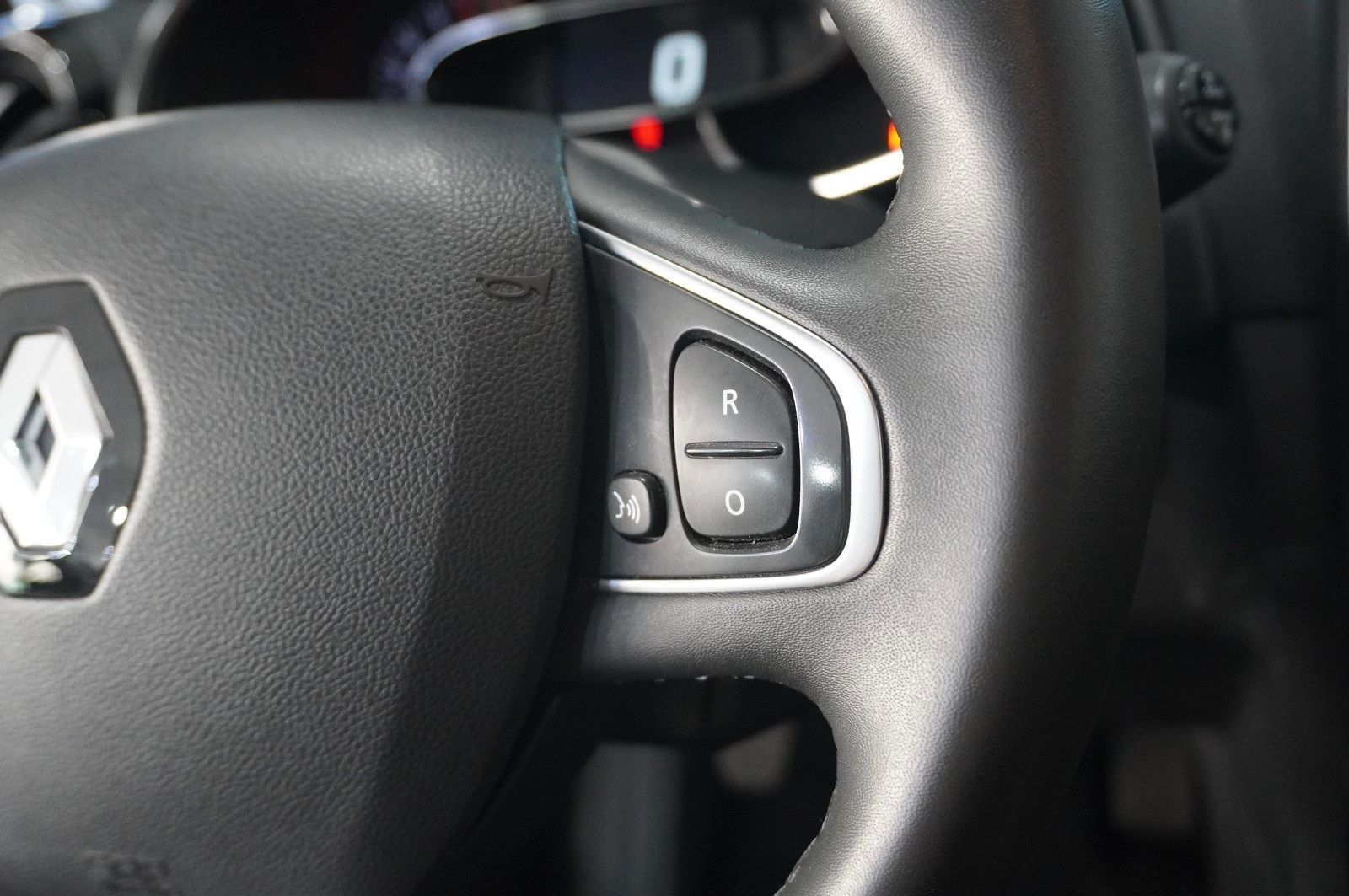 Fahrzeugabbildung Renault Clio IV 0.9 TCE LIM. ENERGY LED/SHZ/PDC/TEMP/DAB