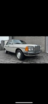 Mercedes-Benz Mercedes Benz W 123  Benziner 200, Bj.11/81 - Mercedes-Benz 200: W123