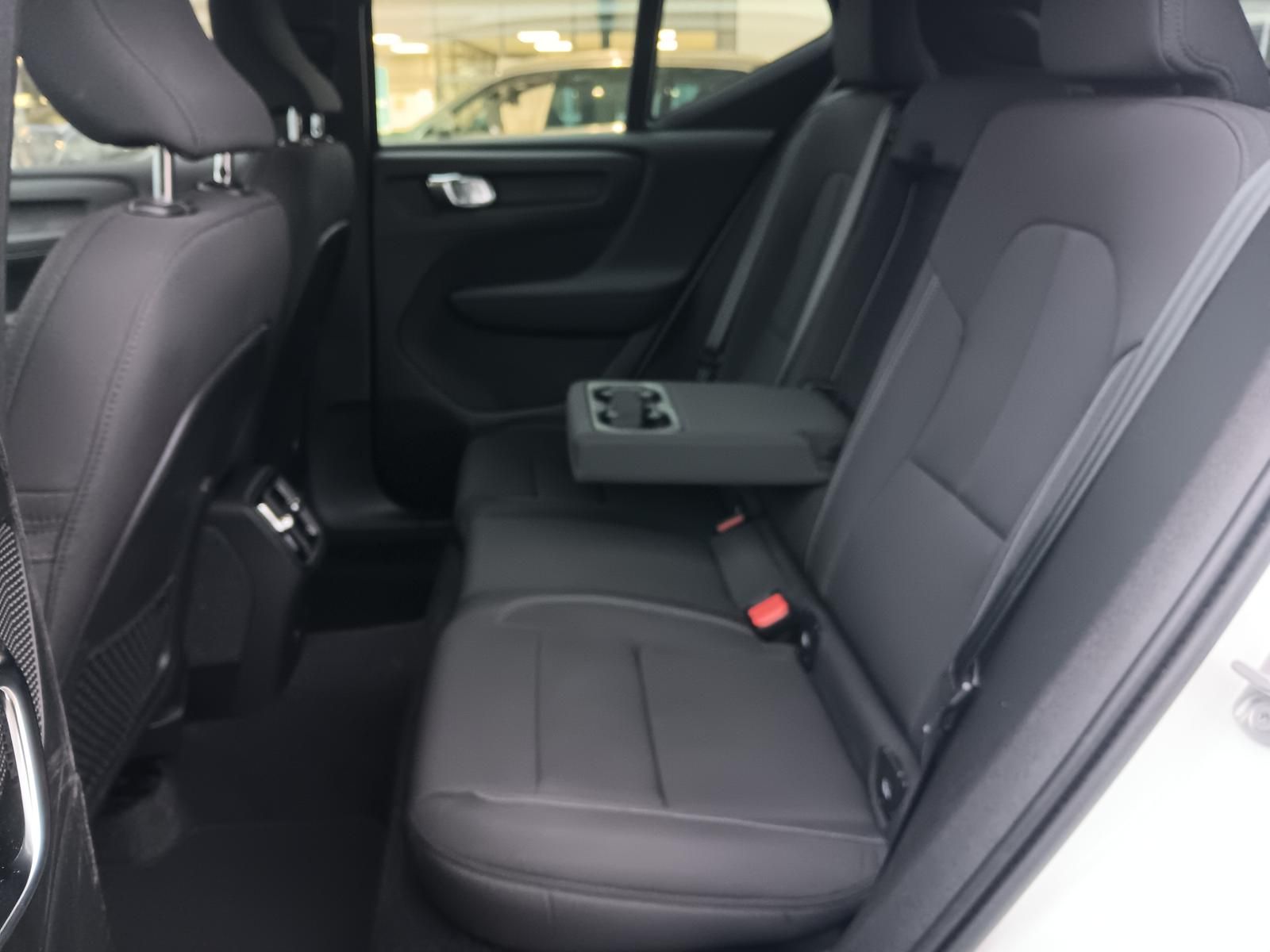 Fahrzeugabbildung Volvo XC40 Core Recharge Pure Electric 2WD