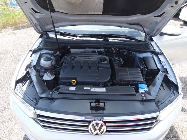 Fahrzeugabbildung Volkswagen Passat Variant Comfortline/ACC/AHK/LED/190PS/1.H