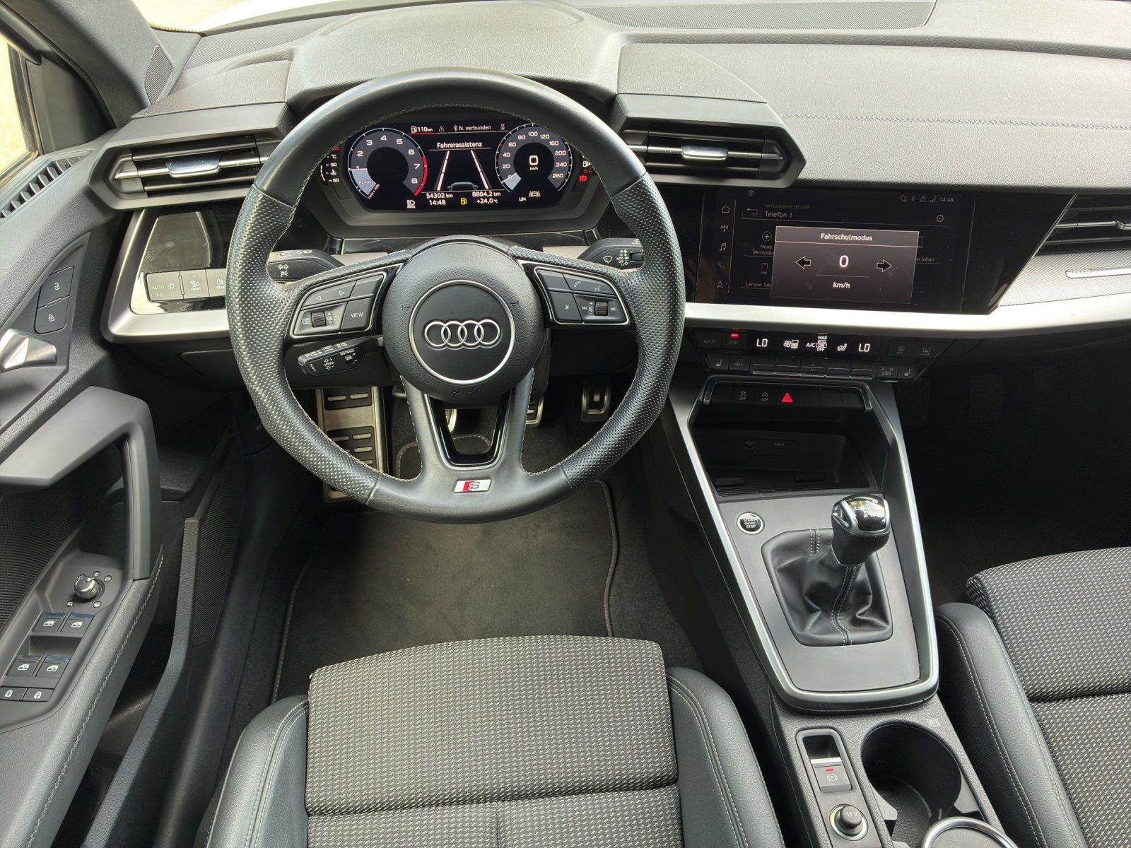Fahrzeugabbildung Audi A3 Lim. 35 TFSI FAHRSCHUFAHRZEUG, Doppelpedaleri