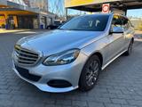 Mercedes-Benz E 220 CDI T-Modell BlueEfficiency  Scheckheft - Mercedes-Benz E 220: Cdi Blueefficiency