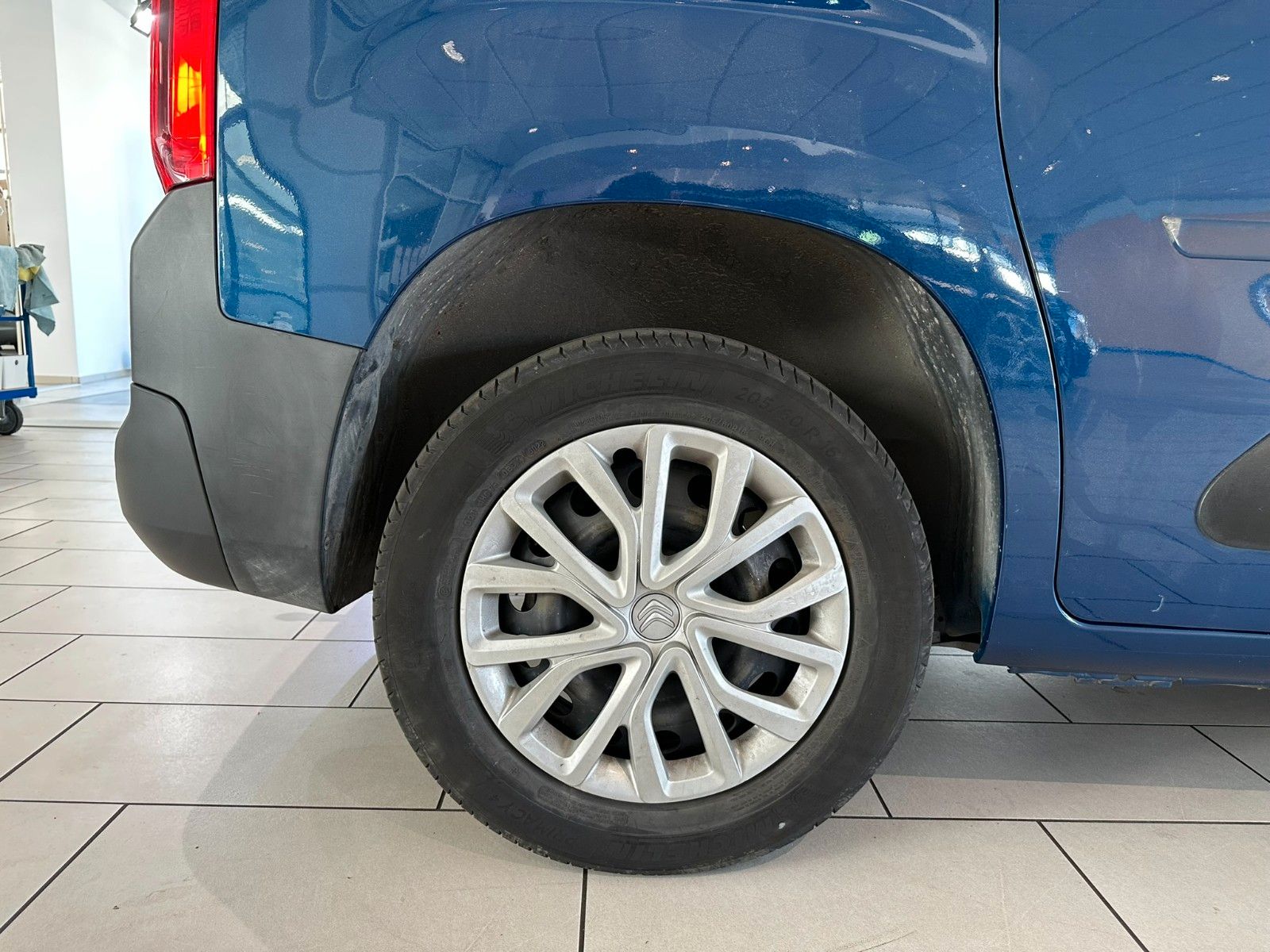 Fahrzeugabbildung Citroën Berlingo Shine M 1.2T NAVI/HEAD-UP/PDC+CAM/AHK