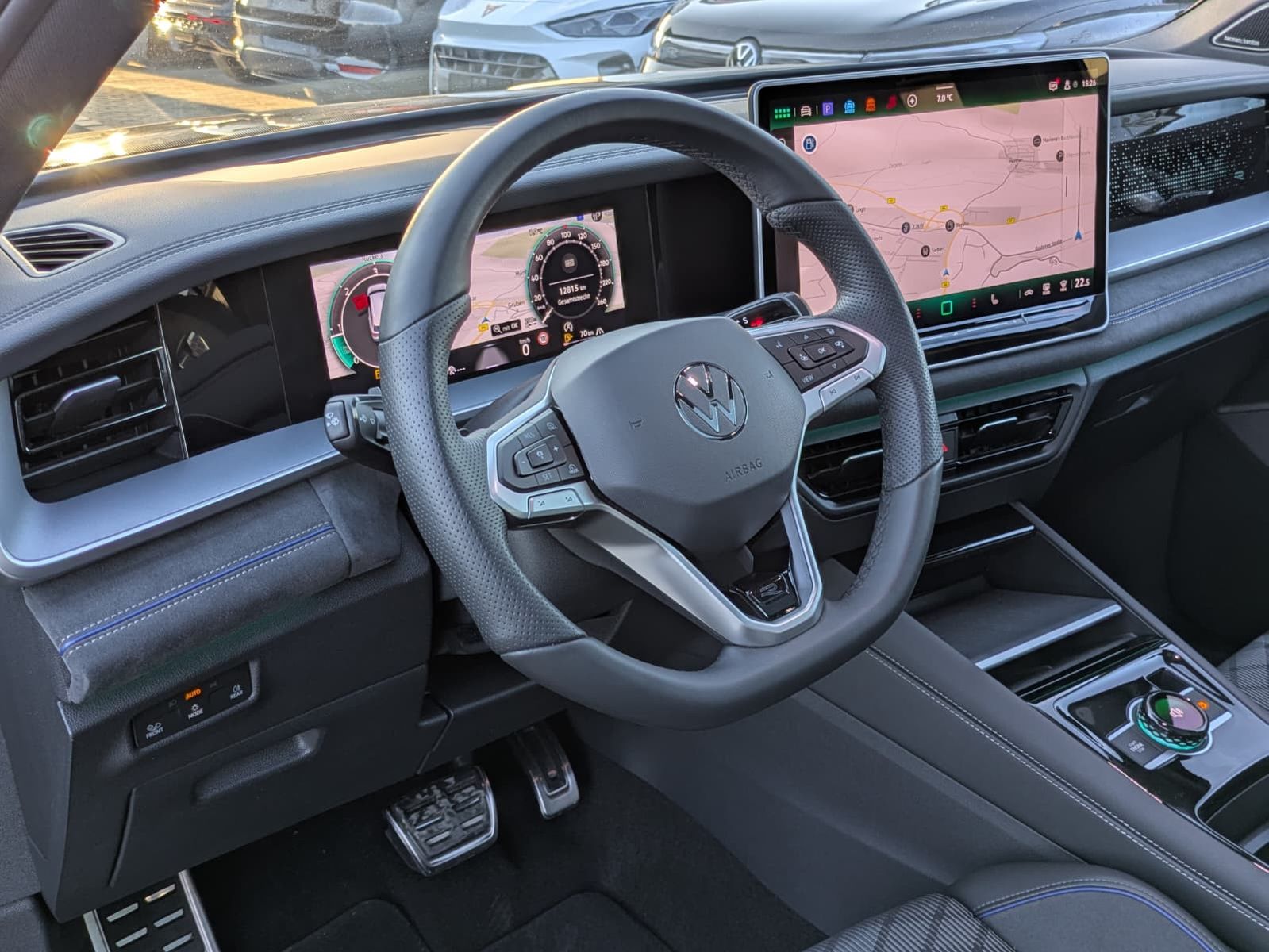 Fahrzeugabbildung Volkswagen Tayron 2.0 TDI 4M R-Line 7Si*MATRIX*AHK*PANO*HUD