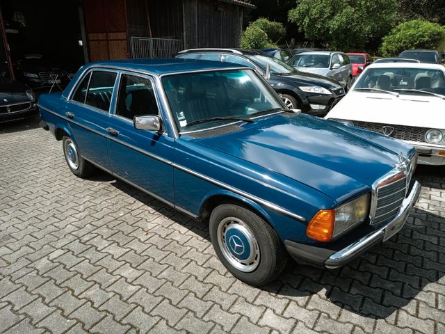 Mercedes-Benz W123 240 D 5-Gang, Leder