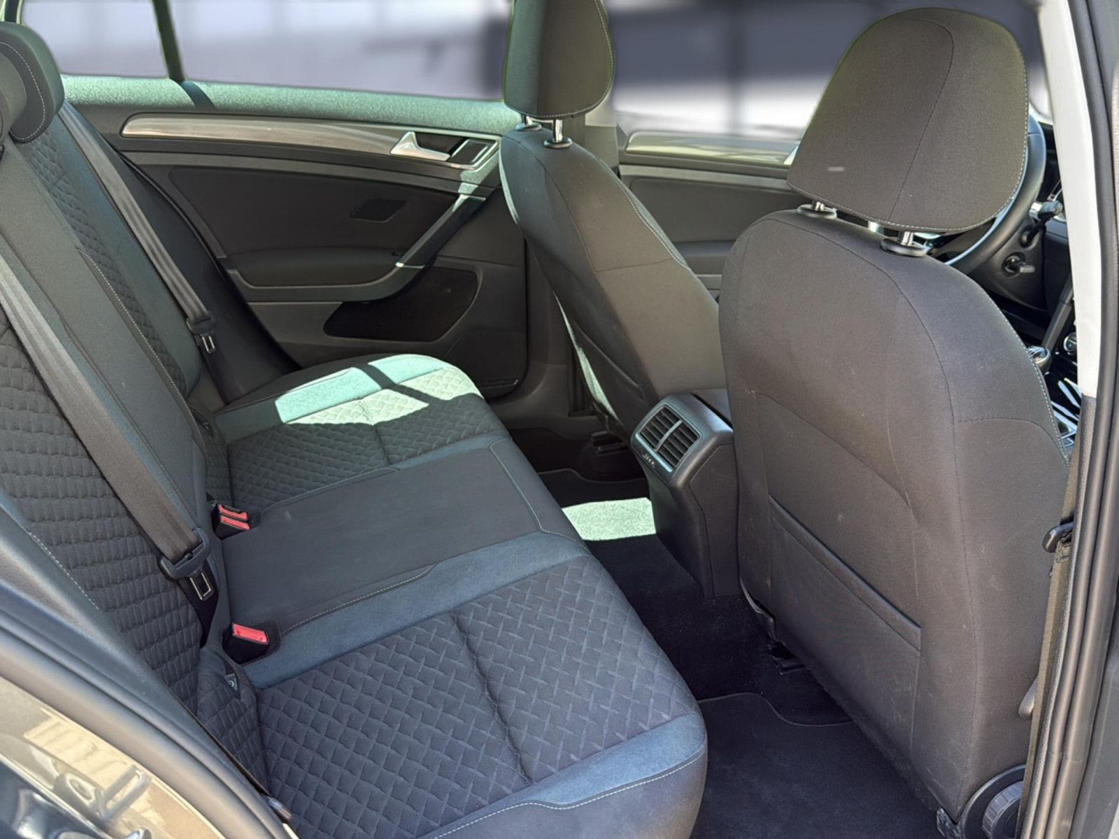 Fahrzeugabbildung Volkswagen Golf VII Lim. IQ.DRIVE / unfallfrei