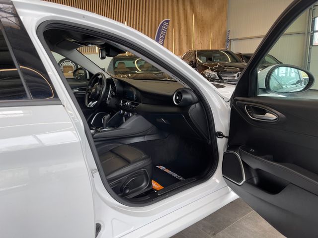 Alfa Romeo Giulia 2,2 JTDM Executive *BI-XENON*ACC*AHK*LED*