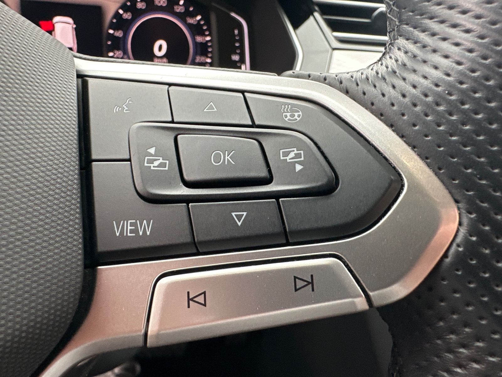 Fahrzeugabbildung Volkswagen Passat Variant 1.4 TSI DSG GTE R-Line NAV+LED