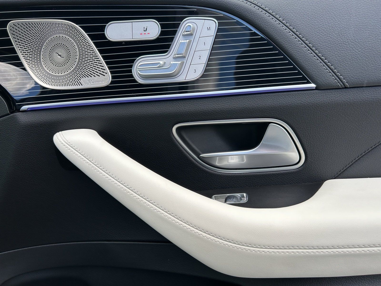 Fahrzeugabbildung Mercedes-Benz GLE 300 d 4MATIC AMG 360° PANO 22" MULTIBEAM