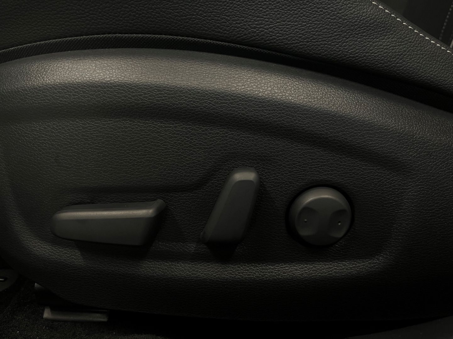 Fahrzeugabbildung Kia Ceed 1.5 GT-Line MEMORY VerkehrszeichenERK LED