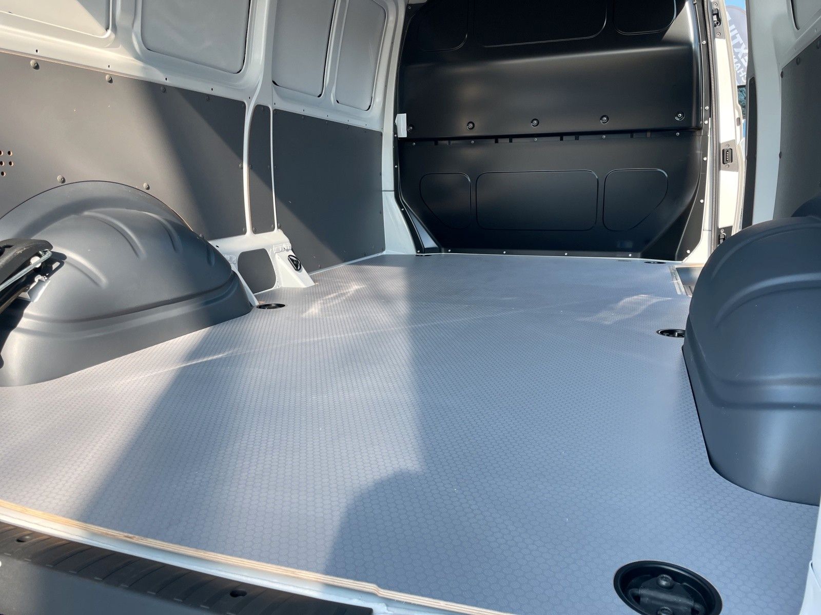 Fahrzeugabbildung Volkswagen T6.1 Transporter Kasten 2.0TDi 150PS KLIMA