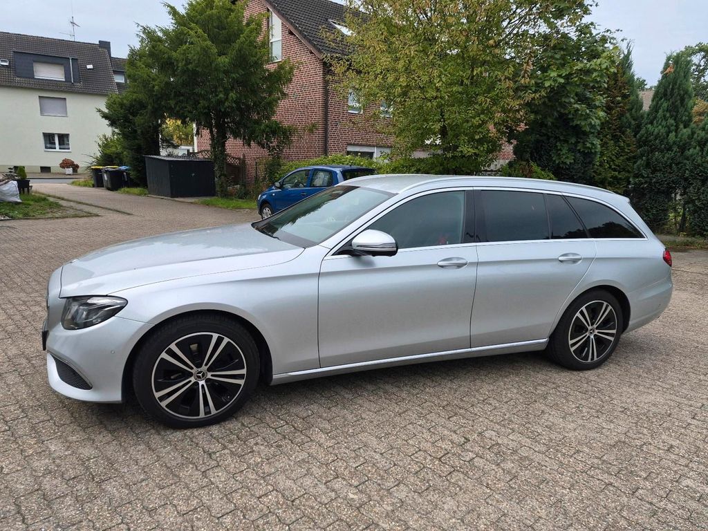 Image of Mercedes-Benz E 200
