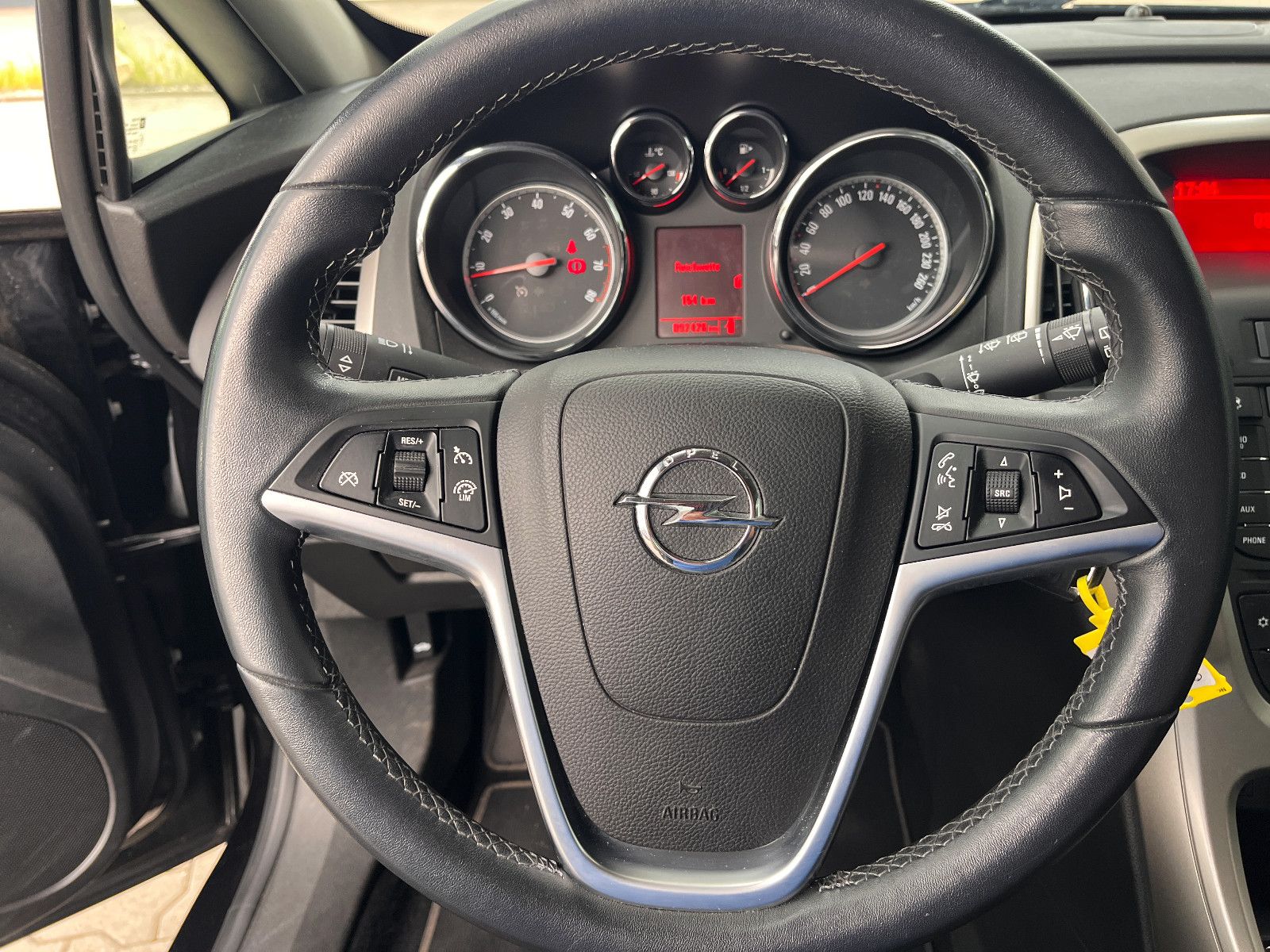 Fahrzeugabbildung Opel Astra J GTC Active 1.4 Turbo 88KW