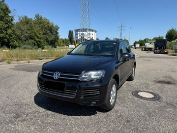 Volkswagen Touareg - 1