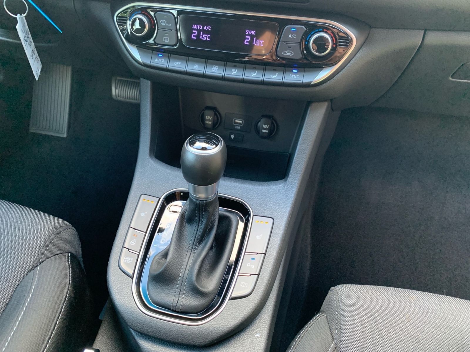 Fahrzeugabbildung Hyundai i30 Kombi 1.5 T-GDI 7-DCT Intro Edition Mild-Hyb