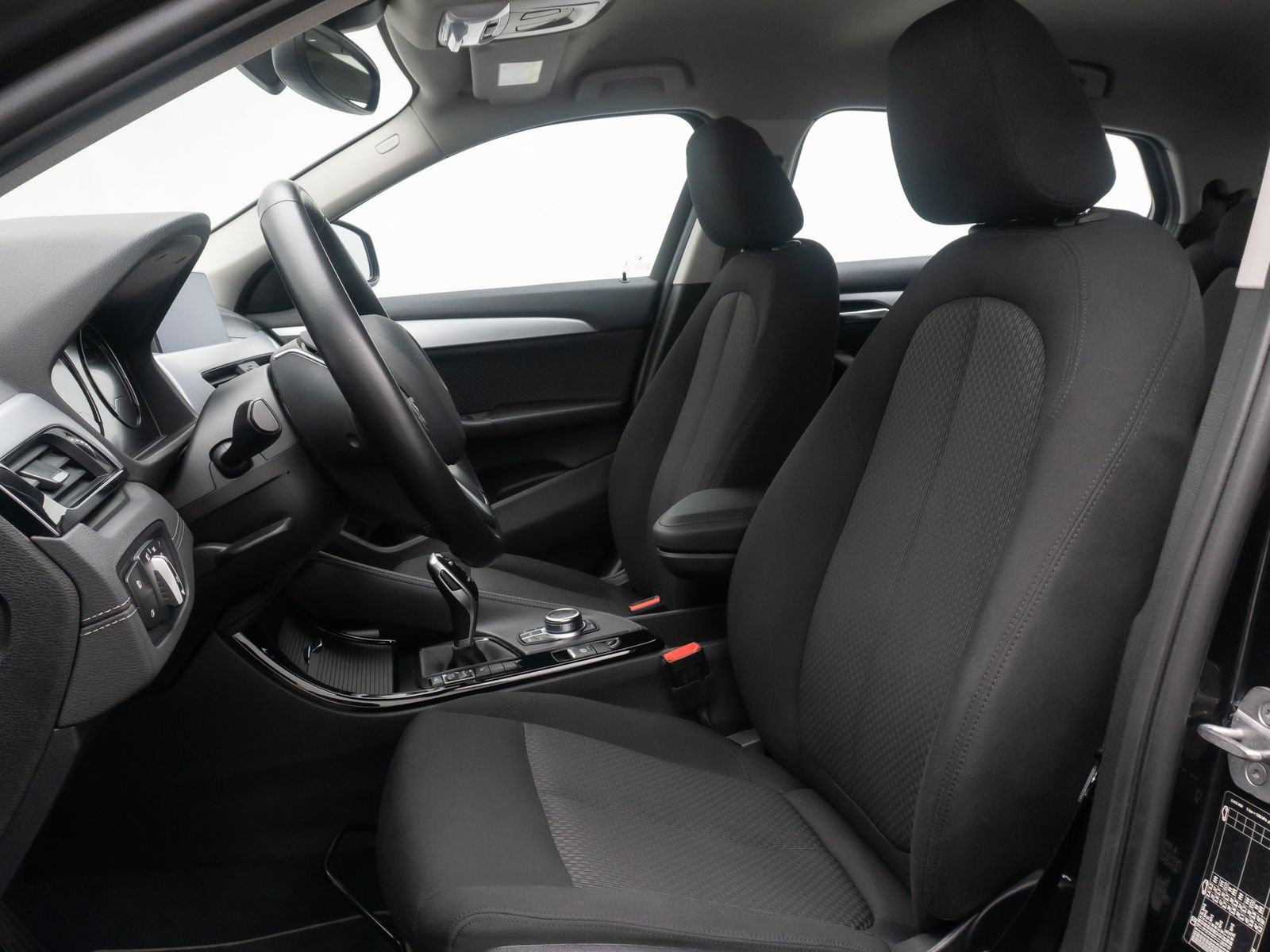 Fahrzeugabbildung BMW X2 sD18i GeschwindigReg ParkAss DAB Navi Lordos