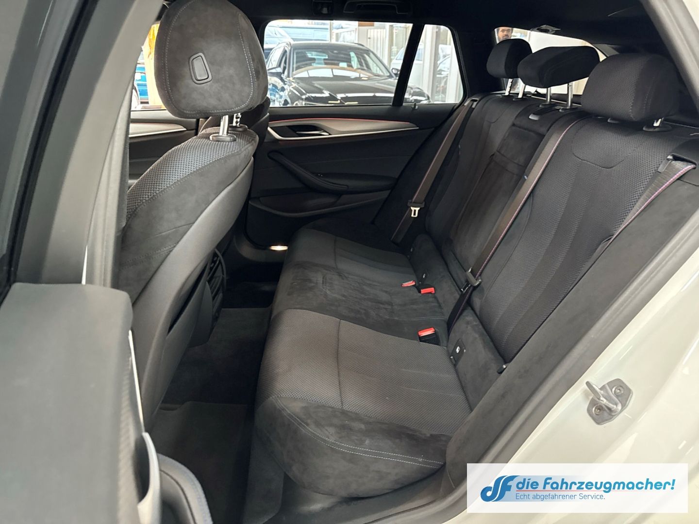 Fahrzeugabbildung BMW 520 d xDrive M Sport Touring Park-Assistent Spor