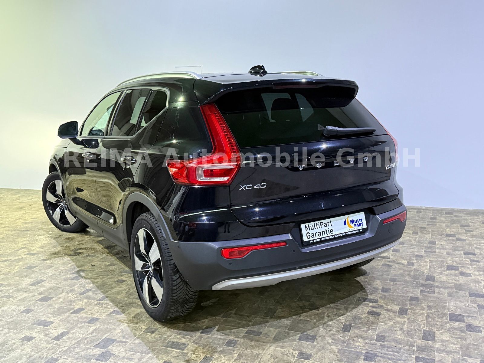 Fahrzeugabbildung Volvo XC 40 D4 Momentum AWD, Pano, LED, H&K