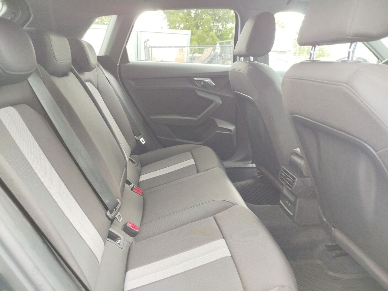 Fahrzeugabbildung Audi A3 Sportback Advanced 35 1.5 TFSI DSG Navi ACC