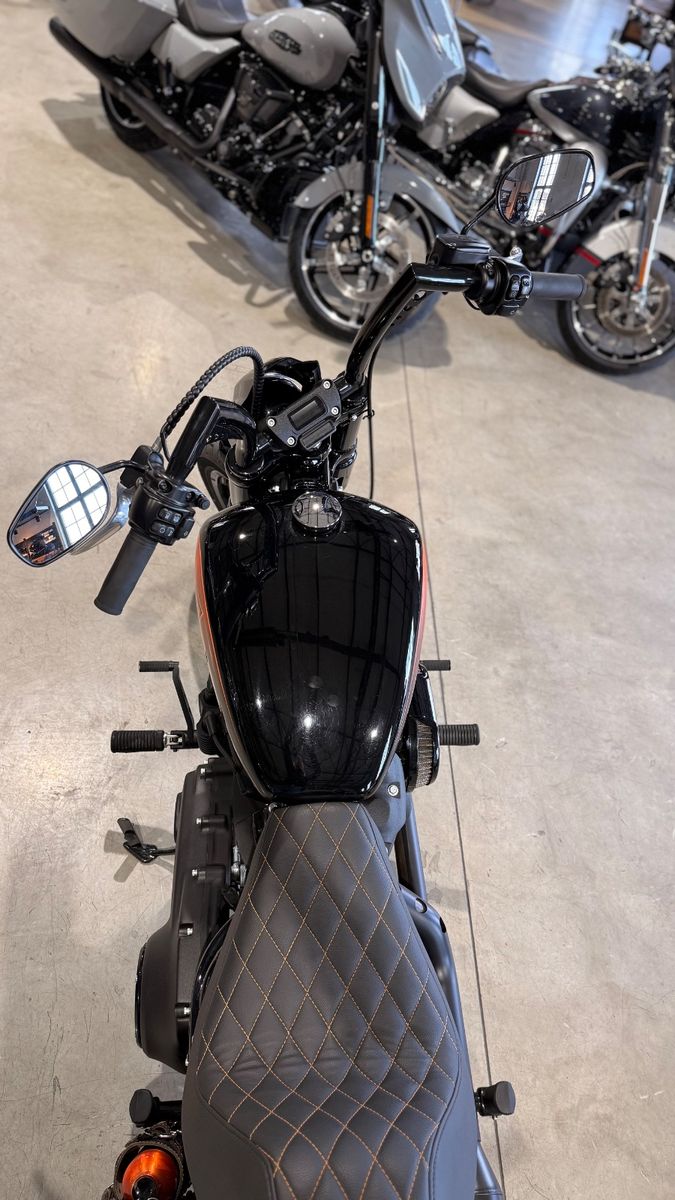 Fahrzeugabbildung Harley-Davidson Street Bob Umbau / J&H